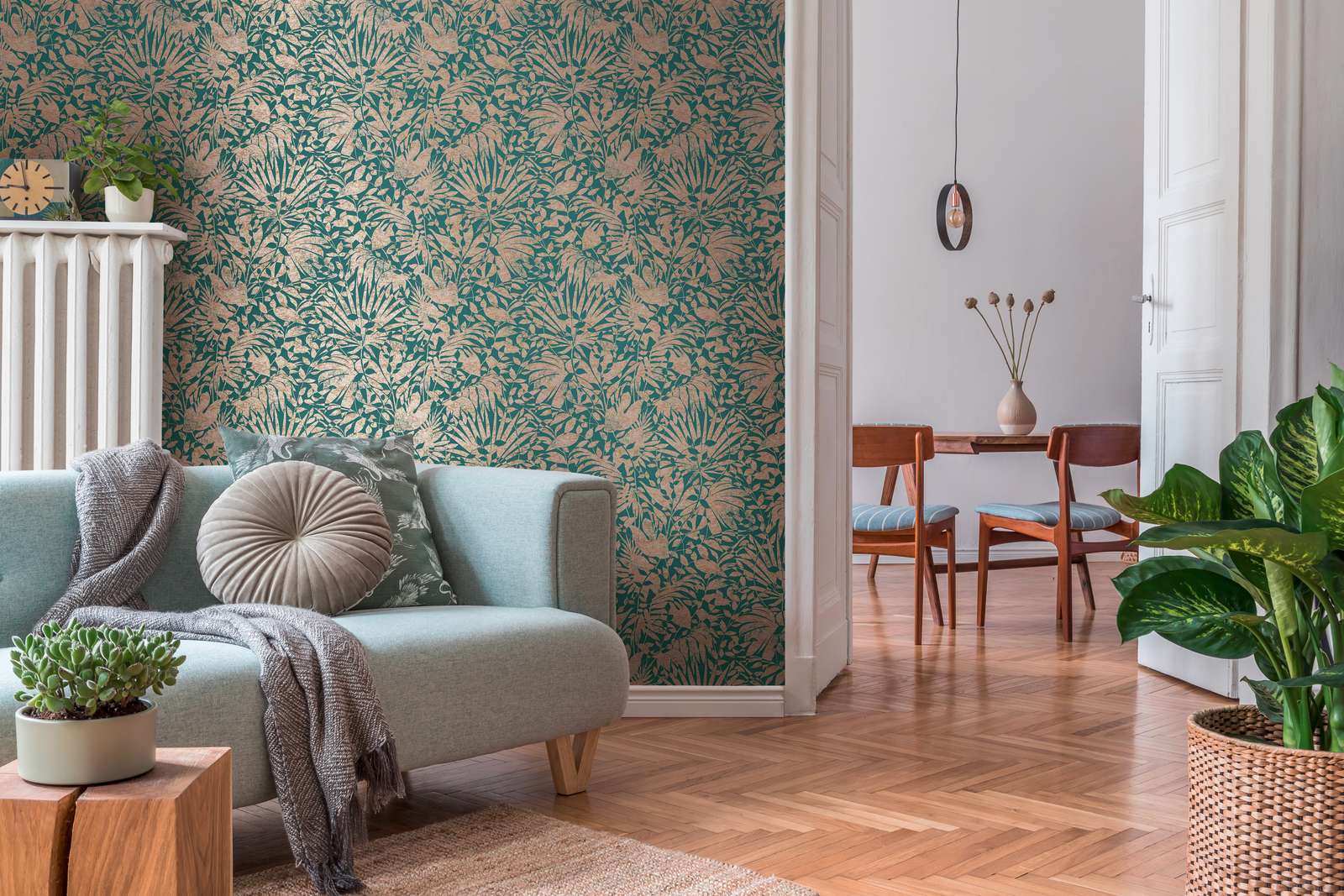             Grüne Tapete Blättermuster mit Metallic Struktureffekt
        