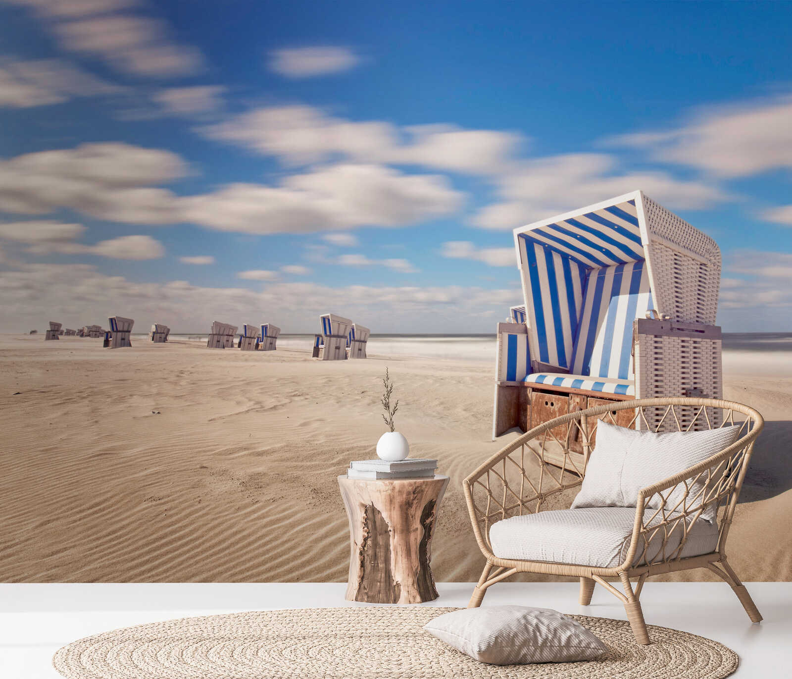         Fototapete Nordsee Strandkörbe für ein maritimes Küstenfeeling als Vliestapete – Bunt
    
