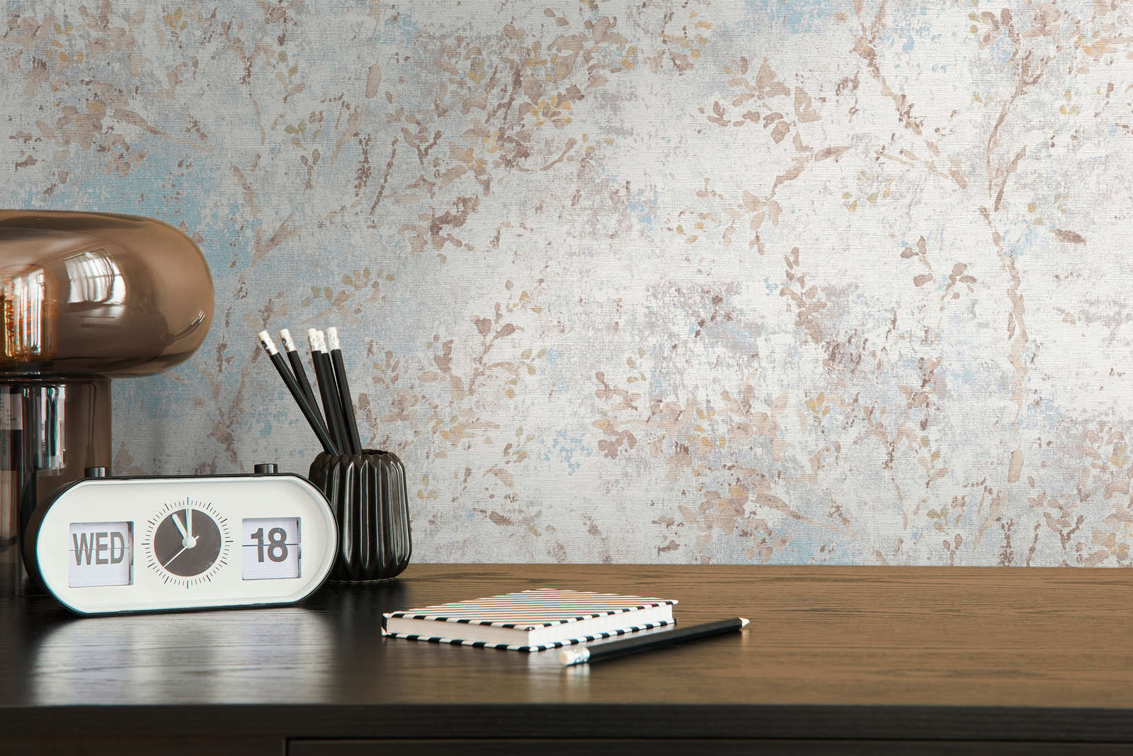             Vliestapete mit floraler Aquarell Optik – Blau, Beige, Gold
        