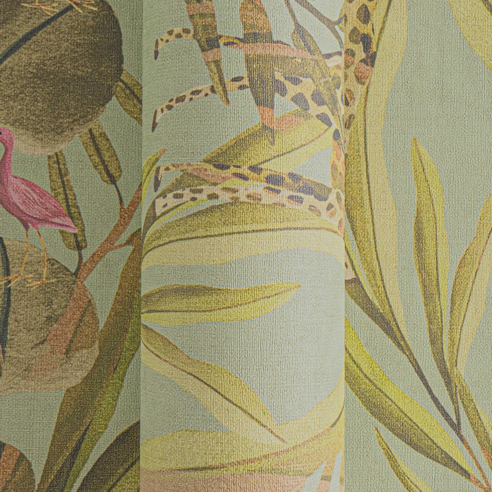             Lebendige Vliestapete mit Dschungelmotiv im exotischen Stil, ebenmäßige Struktur – Grün
        