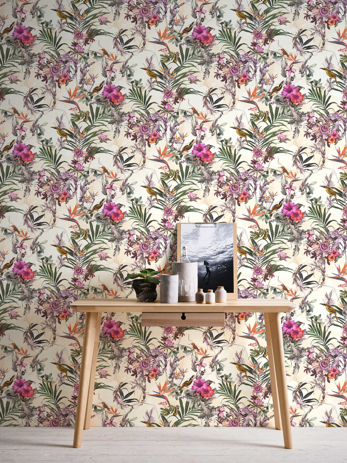             Design wallpaper flowers & birds in Art style - beige, green, pink
        