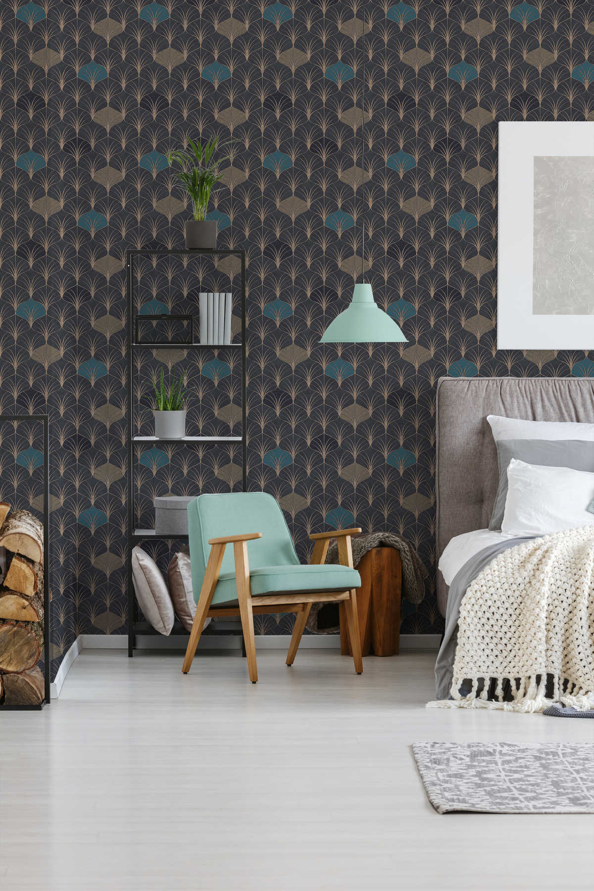             Mustertapete Art-Deco-Stil mit Metallic Effekt – Gold, Schwarz, Blau
        