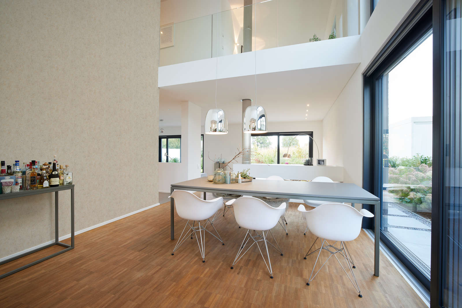 Küche, Esstisch, Stühle, Holzboden, Lichtdesign