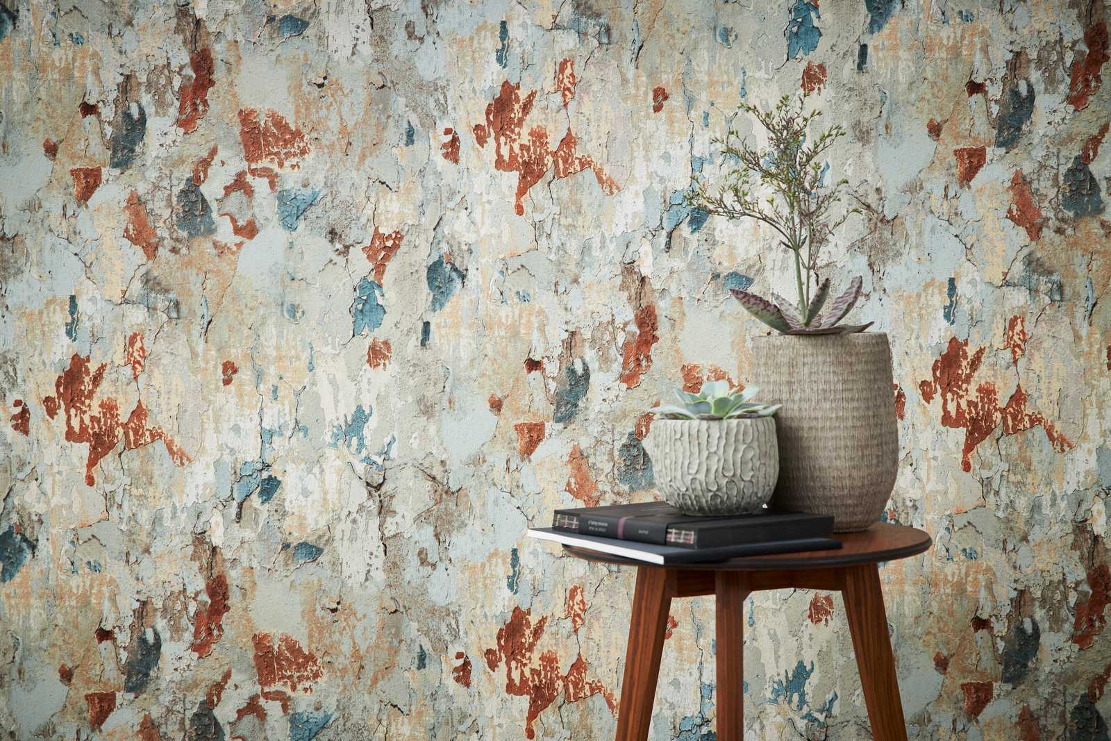             Rustikale Vliestapete mit Putzoptik im Used Look – Braun, Grau, Grün
        