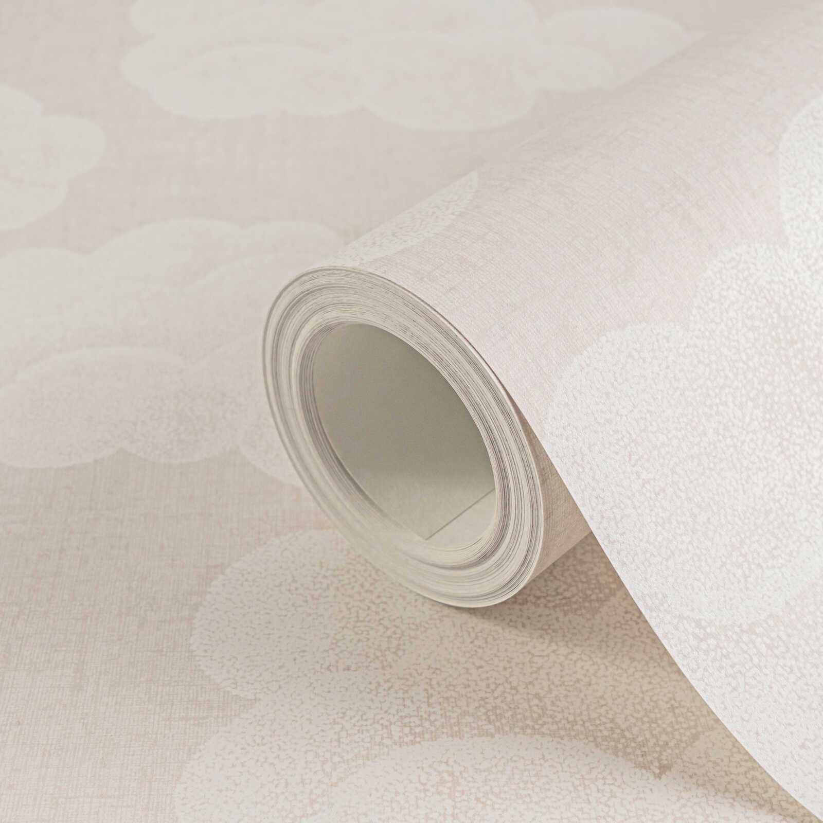             Kinderzimmer Vliestapete mit Wolkenmotiv – Ideal für eine entspannte und gemütliche Raumgestaltung – Beige, Braun, Weiß
        