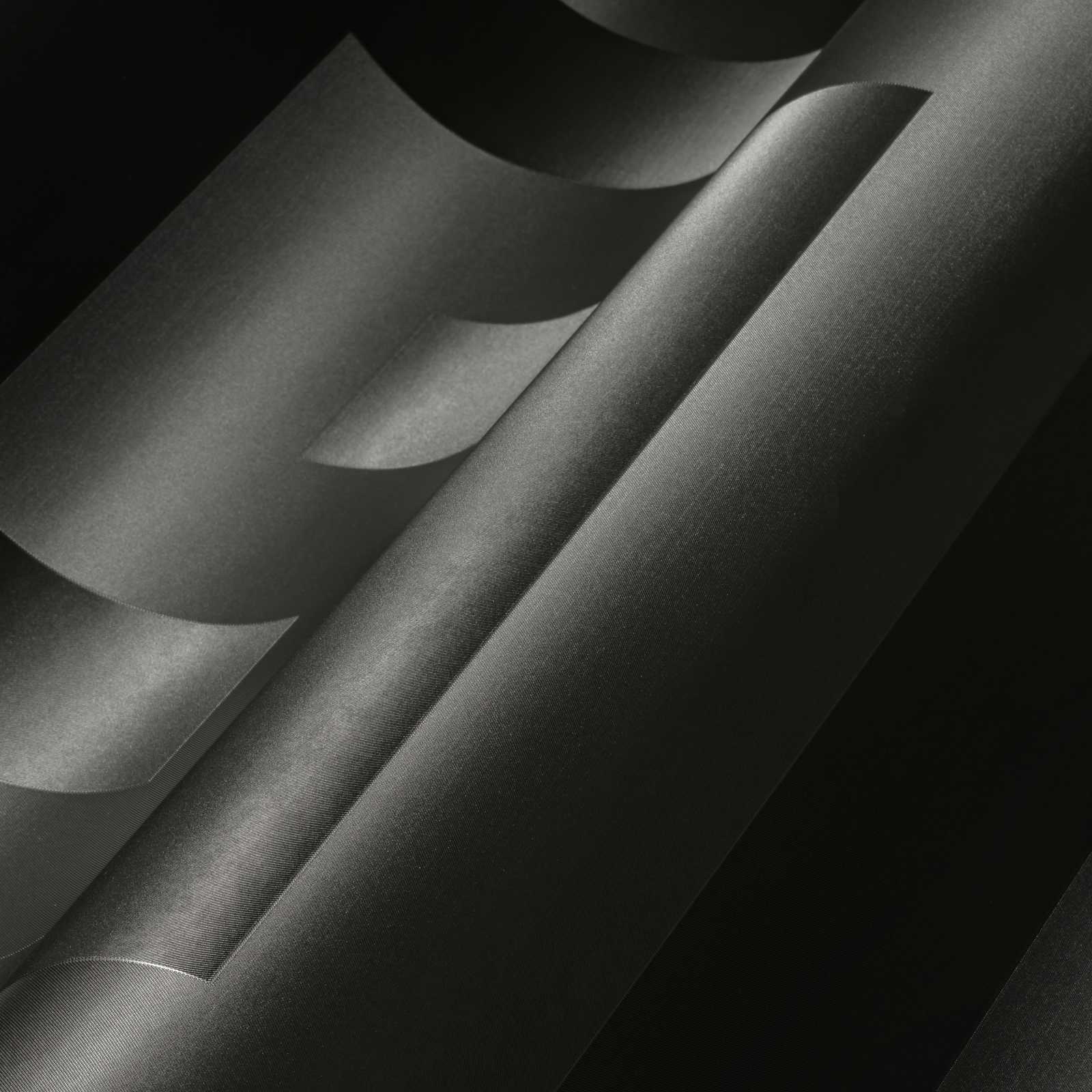             VERSACE Tapete Metallic Grau mit Mäander Design
        