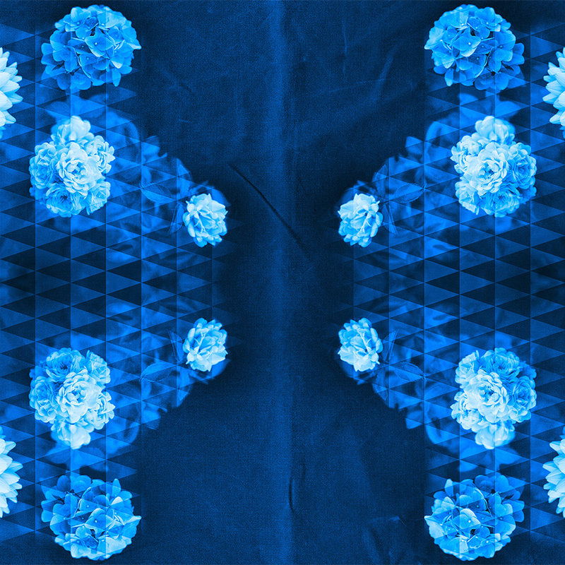         Florale Fototapete – Vliestapete mit kunstvoll angeordneten Blütenmustern – Blau, Schwarz
    