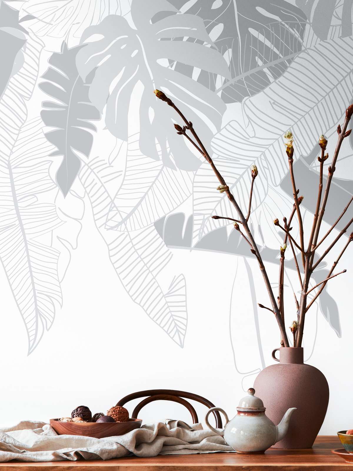             Dschungeltapete mit Palmenblättermotiv – weiß, grau
        