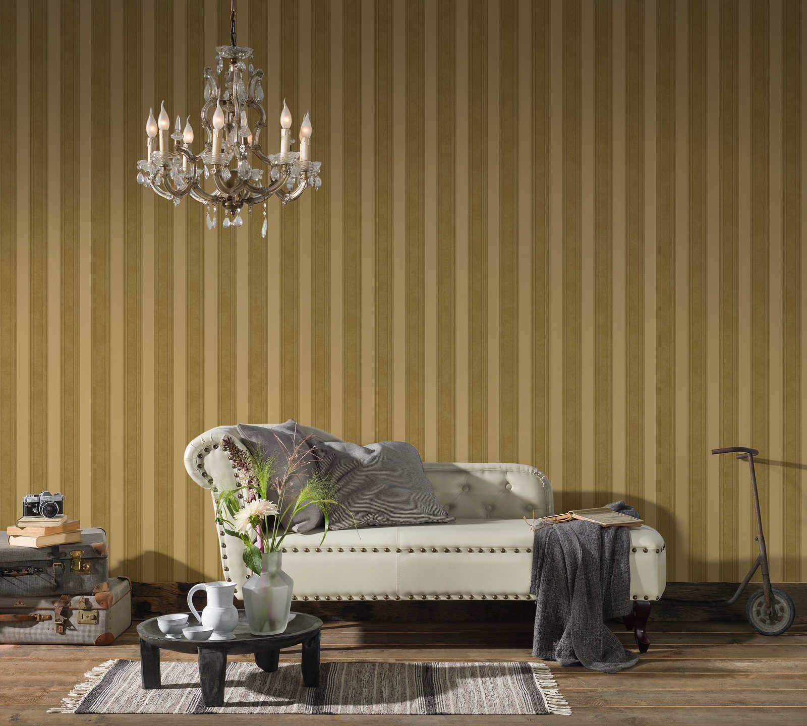             Golden stripe wallpaper with lines & texture effect - metallic
        