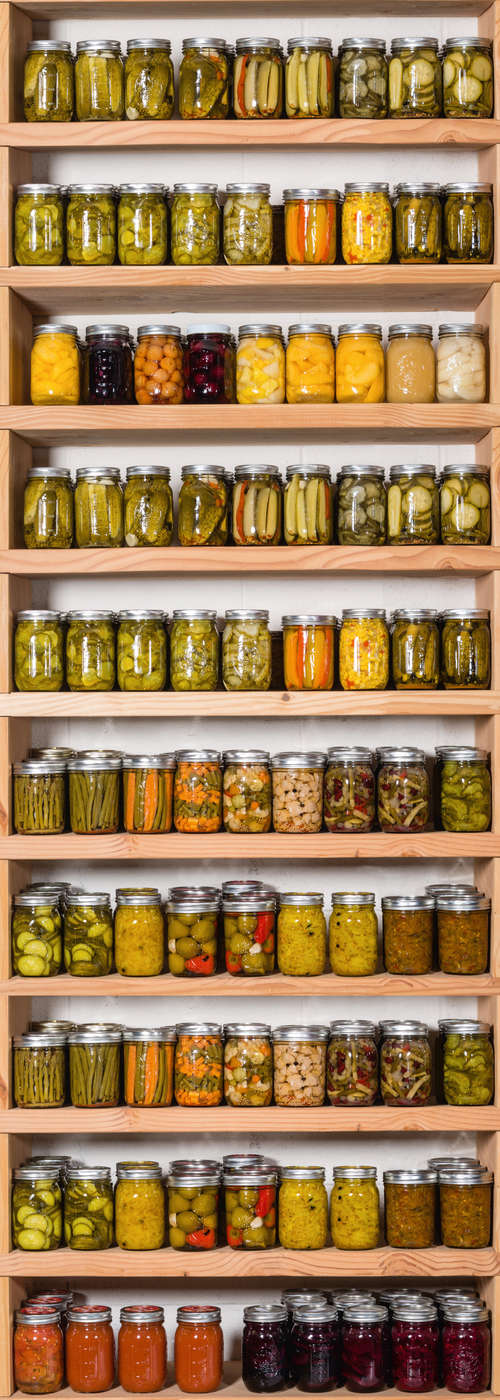             Küchen Fototapete Regal mit Gläsern auf Premium Glattvlies
        