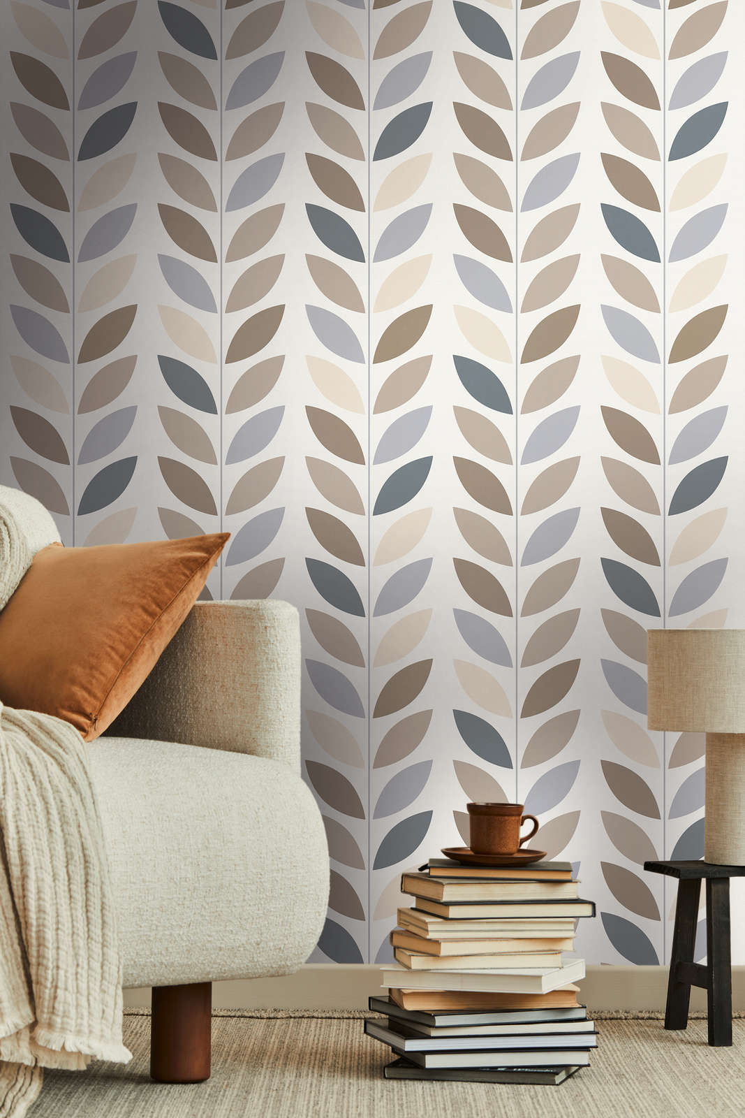             Vliestapete mit Blattmuster im Retrostil – Creme, Blau, Braun
        
