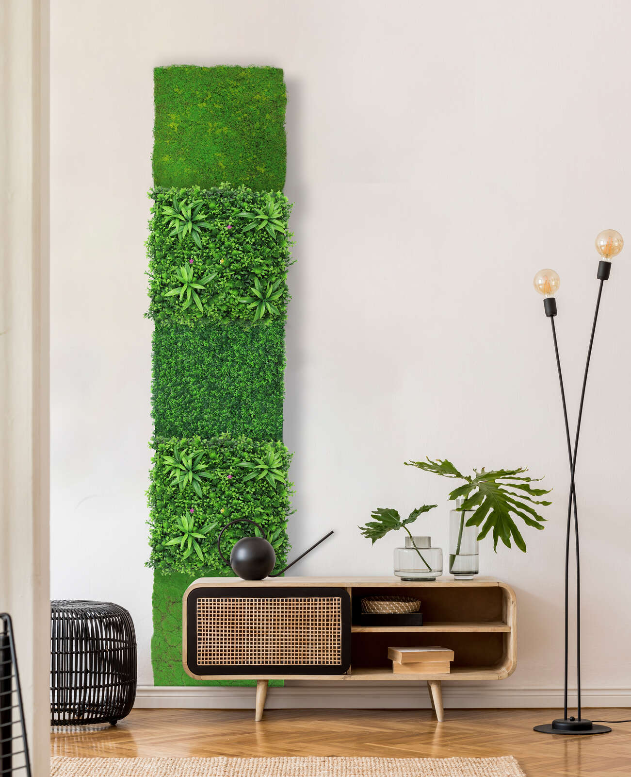 vertikale Begrünung, grüne Wand, Indoor-Pflanzen-Dekoration, Pflanzen, moderne Lampe
