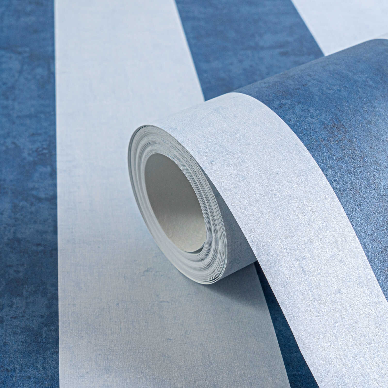             Kinderzimmer Vliestapete Blockstreifen in einem intensiven Farbdesign – Blau
        