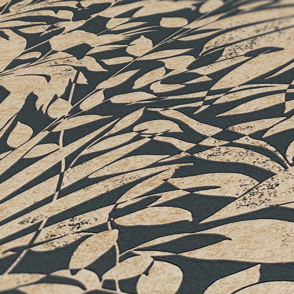             Schwarze Metallic-Tapete mit floralem Muster
        