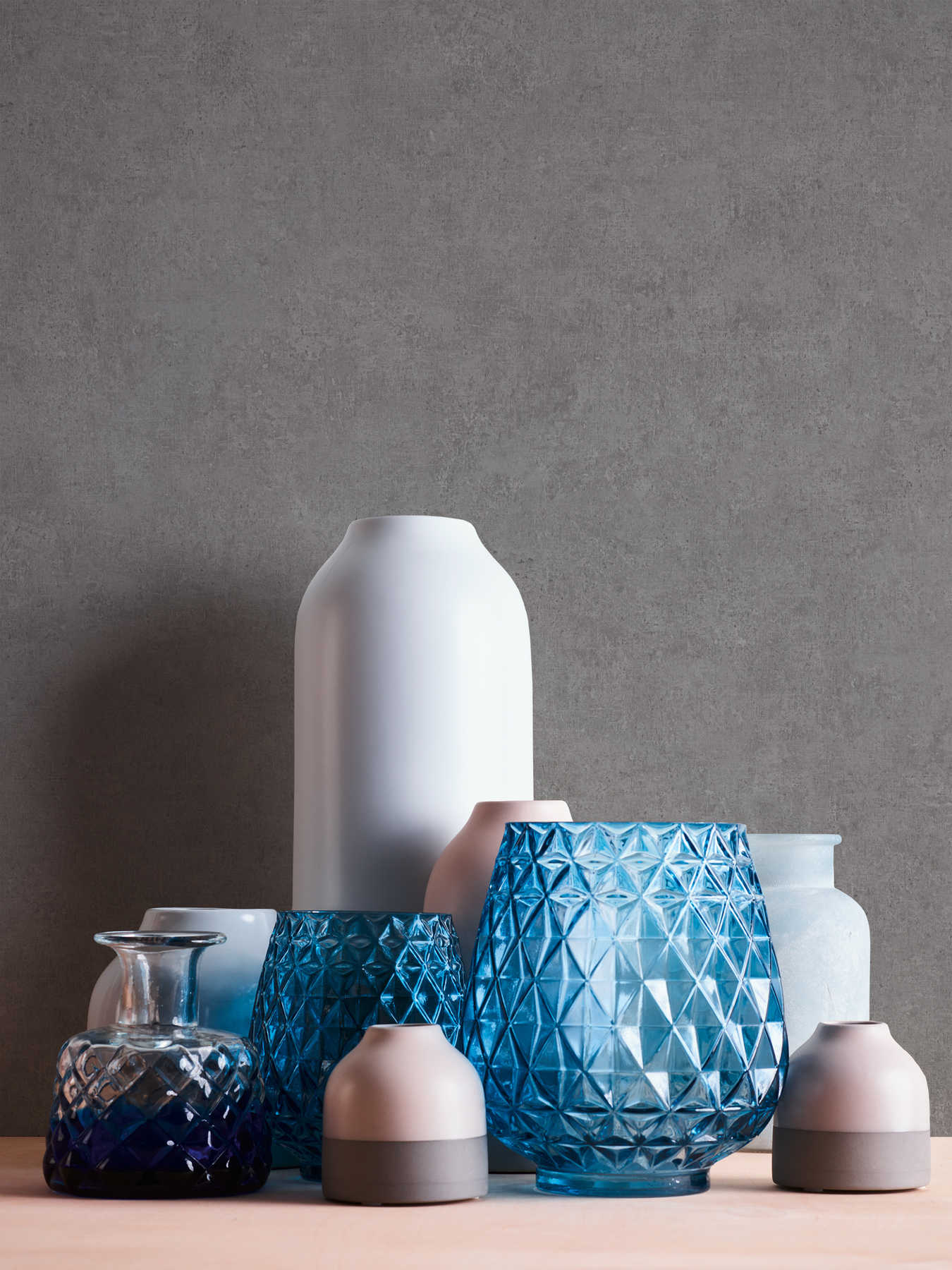             Vliestapete einfarbig, Farbmuster & Vintage Look – Grau
        