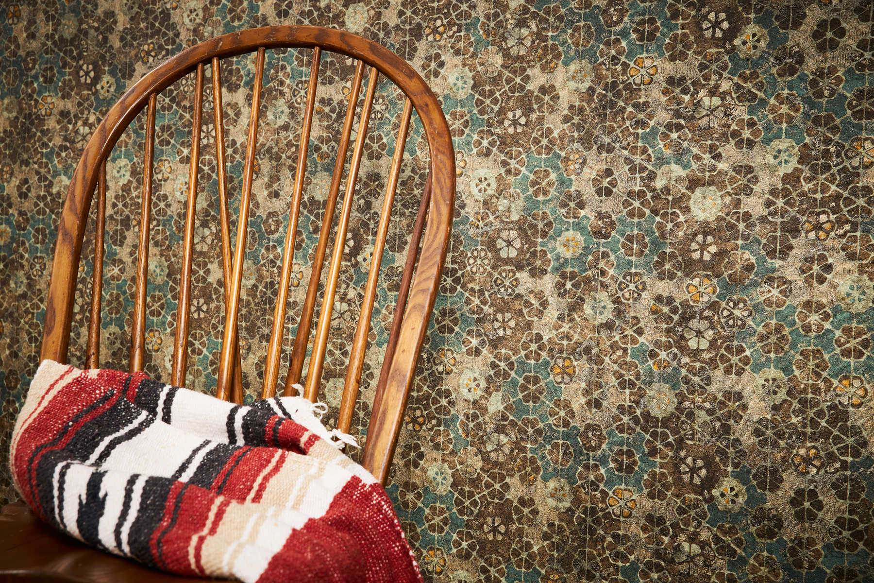             Vliesbehang tegellook met goudglans - bruin, groen
        