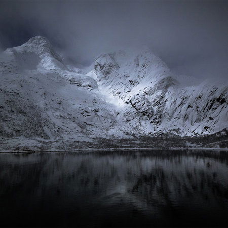         Fototapete Berge & See – Lofoten in Norwegen bei Nacht
    