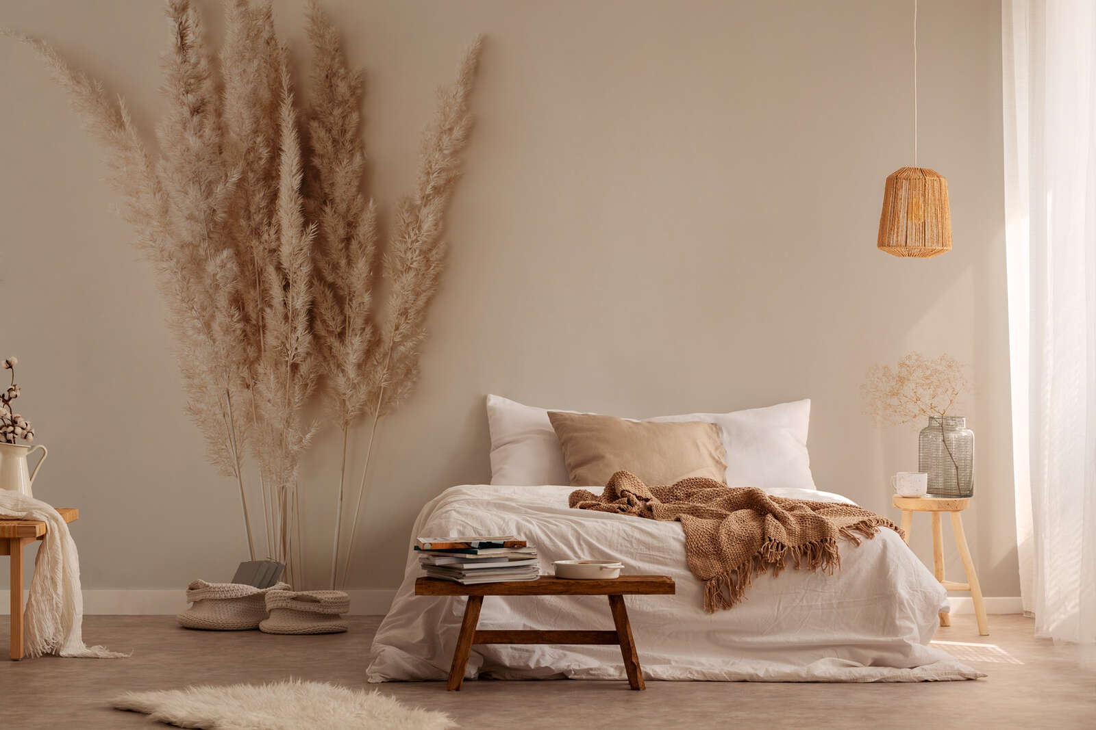             Elegante Pampasgras-Fototapete – Natürliche Ästhetik in warmen Erd-Tönen als Vliestapete – Bunt
        