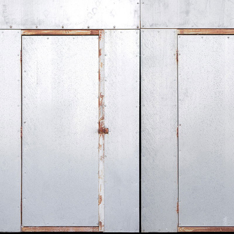         Fototapete Vliestapete Industrial Look – Helle Containerwand mit Rostoptik – Grau, Braun
    