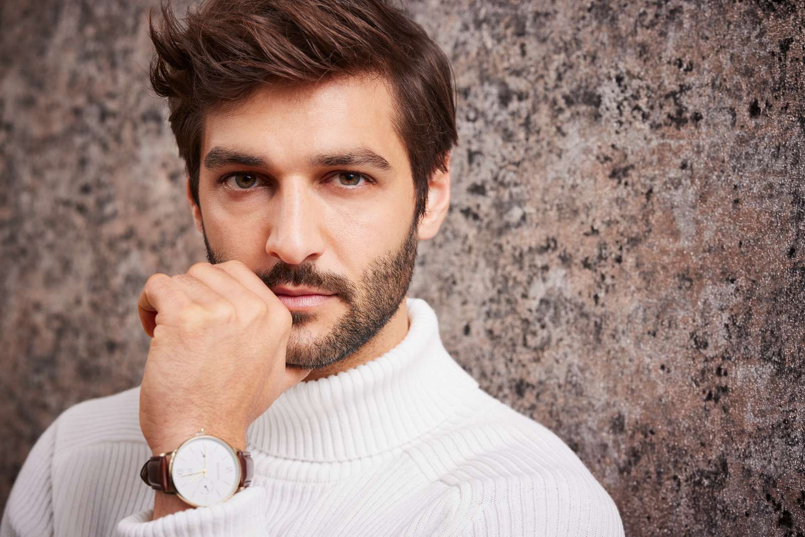             Metallic Vliestapete im Used-Look glänzend – Bronze, Schwarz, Silber
        