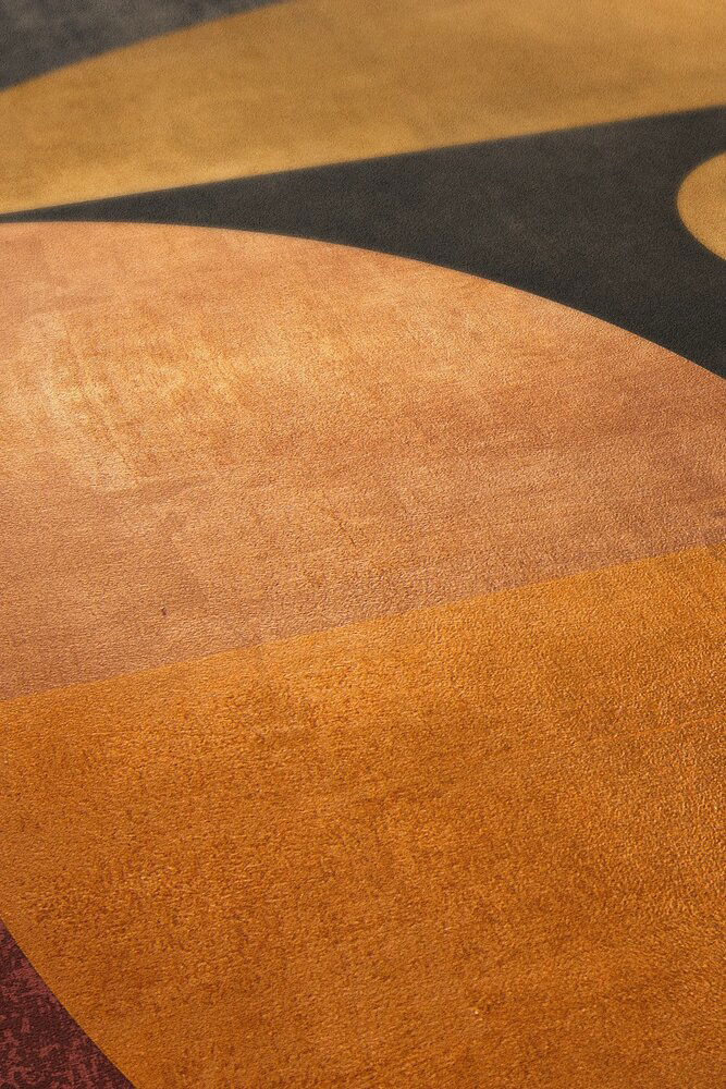             Non-woven wallpaper in warm tones with graphic round pattern - orange, brown, red
        