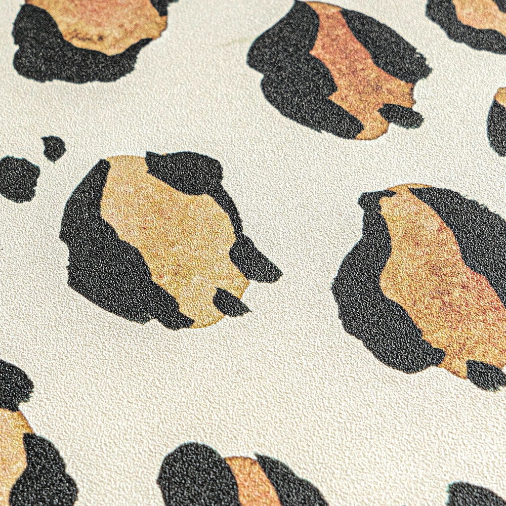             Helle, stilvolle Vliestapete mit Leoparden-Print und feiner Oberflächenstruktur – Beige, Orange
        
