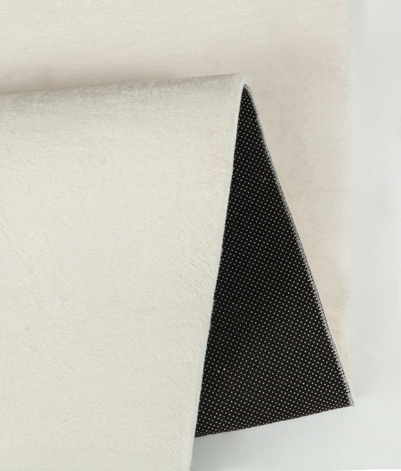             Sanfter Hochflor Teppich in Creme – 140 x 70 cm
        