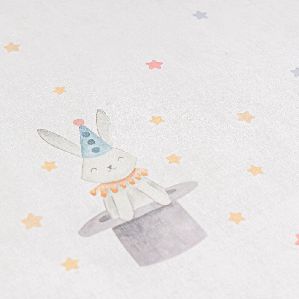             Kinderzimmer Vliestapete mit niedlichen Zirkusfiguren – Magische Zirkusatmosphäre für kleine Entdecker – Bunt
        