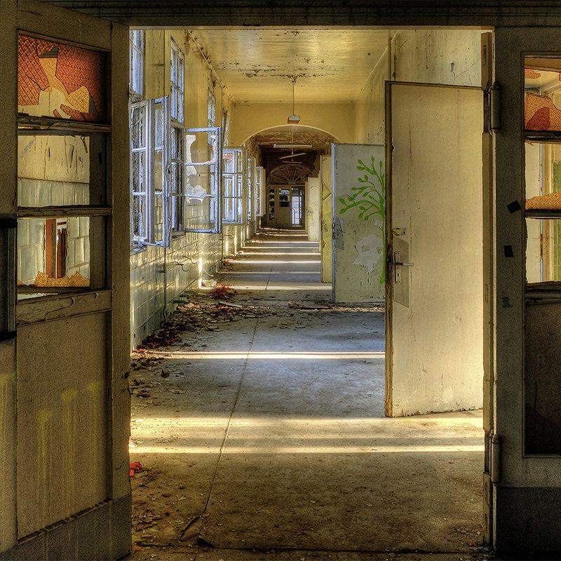 abandoned, Flur, Sonnenlicht, Verfall, Graffiti