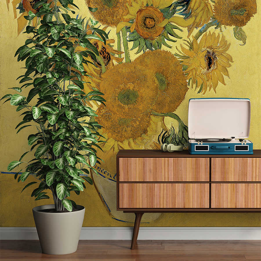 Schallplatte, Plattenspieler, Retro-Lautsprecher, Holzsideboard, Zimmerpflanze