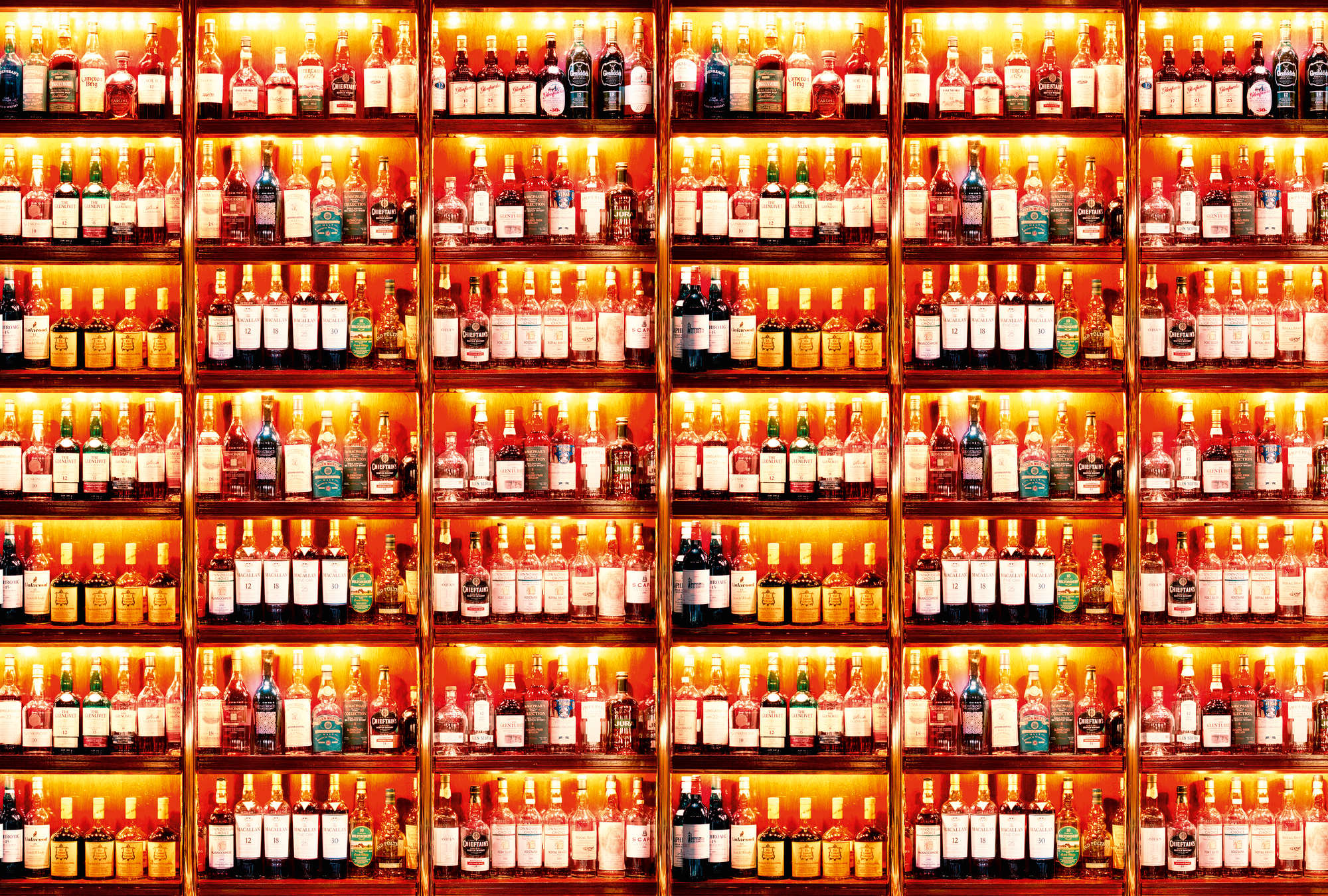 Spirit Regal, Flaschenbestand, Whiskey-Sammlung, Liköre Anzeige, Holzregal