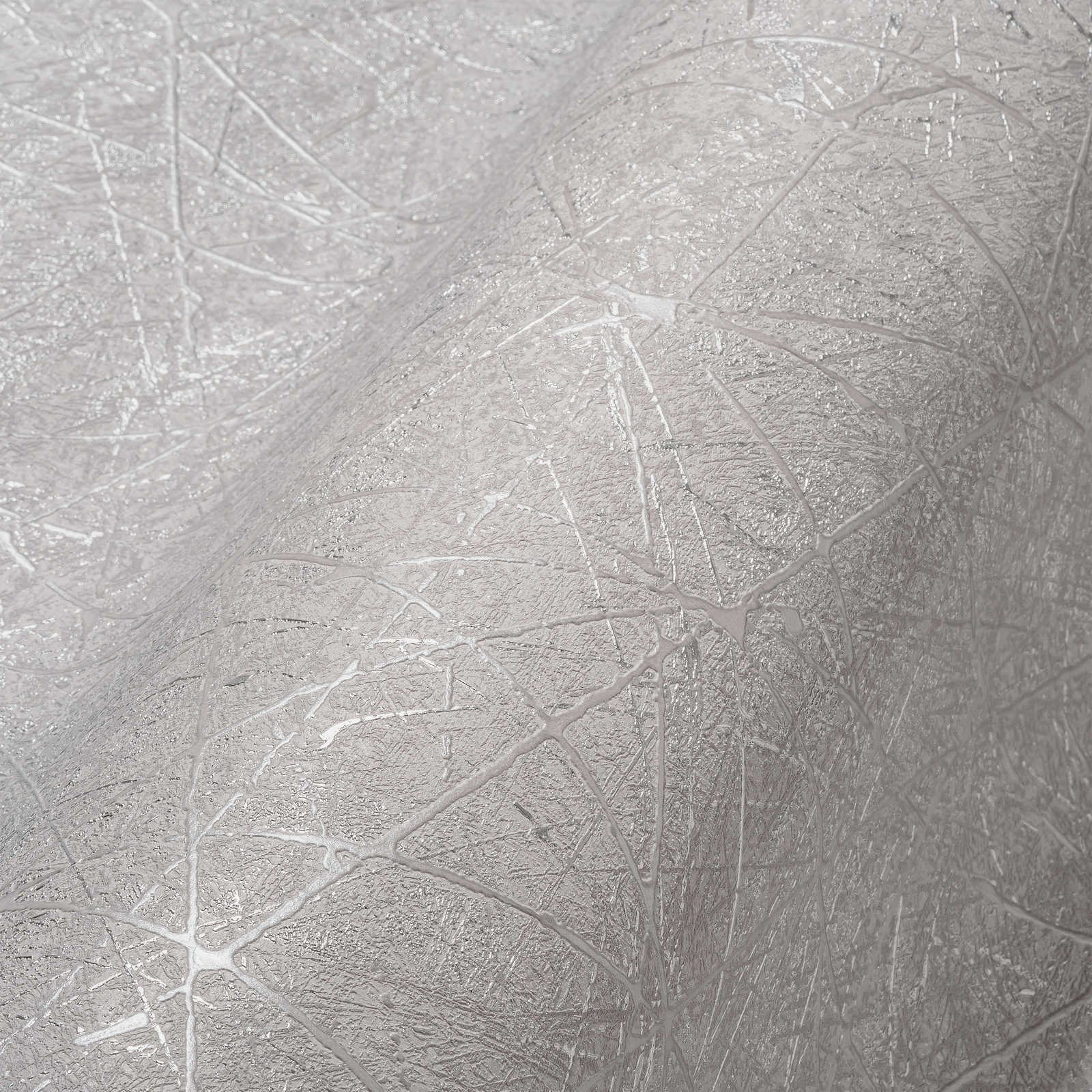             Grafische Tapete mit abstrakten Dreiecksmuster – Grau, Silber
        