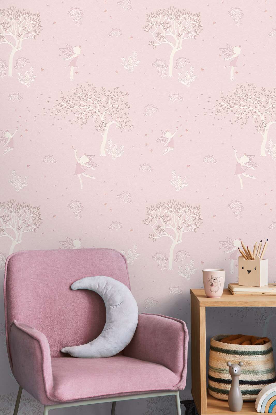 pinkes Stuhl, stuhl, wandtapete, mondkissen, kinderzimmer
