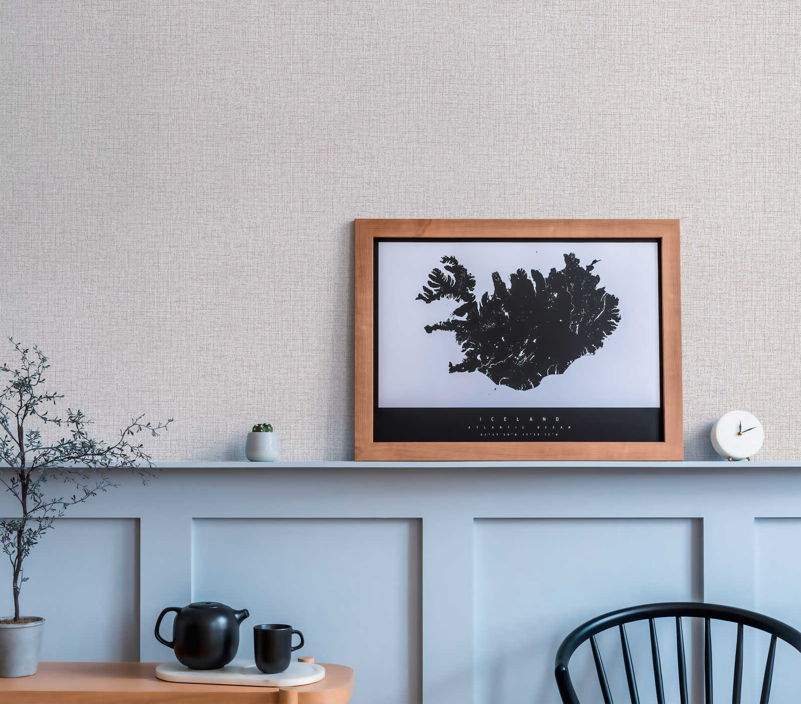             Vliestapete Beige mit Textiloptik & Strukturdesign
        