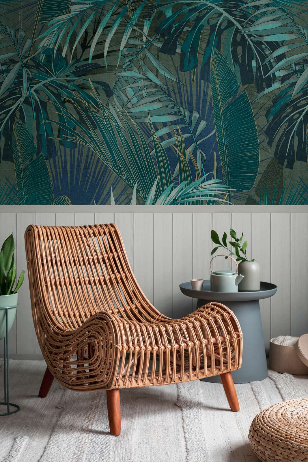             Vlies-Motivtapete mit Holz-Optik-Sockelborte und Dschungelmuster – Grau, Blau, Türkis
        