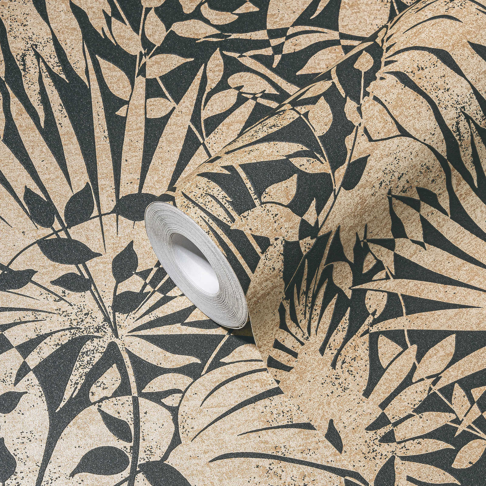             Schwarze Metallic-Tapete mit floralem Muster
        