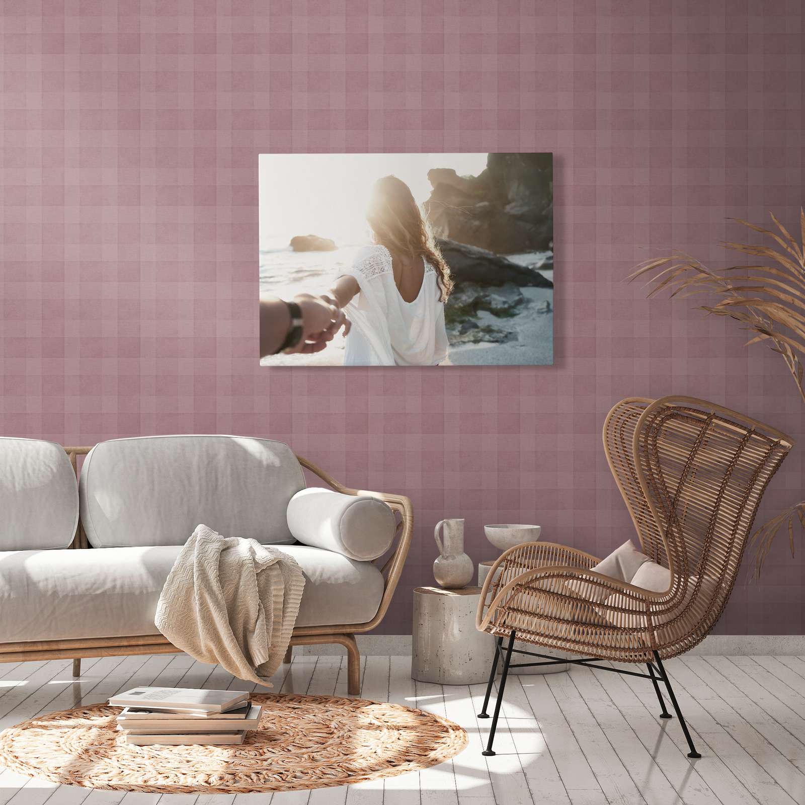 pinker wand, wohnzimmer, rattan stuhl, sofa, wandbild