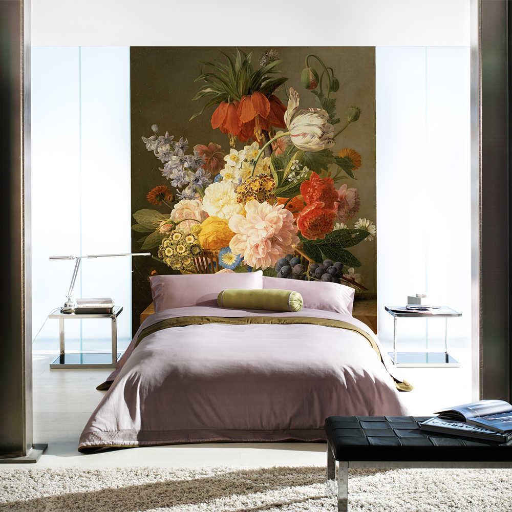 bett, blumenmotiv, tagesdecke, kissen, kunstpflanzen