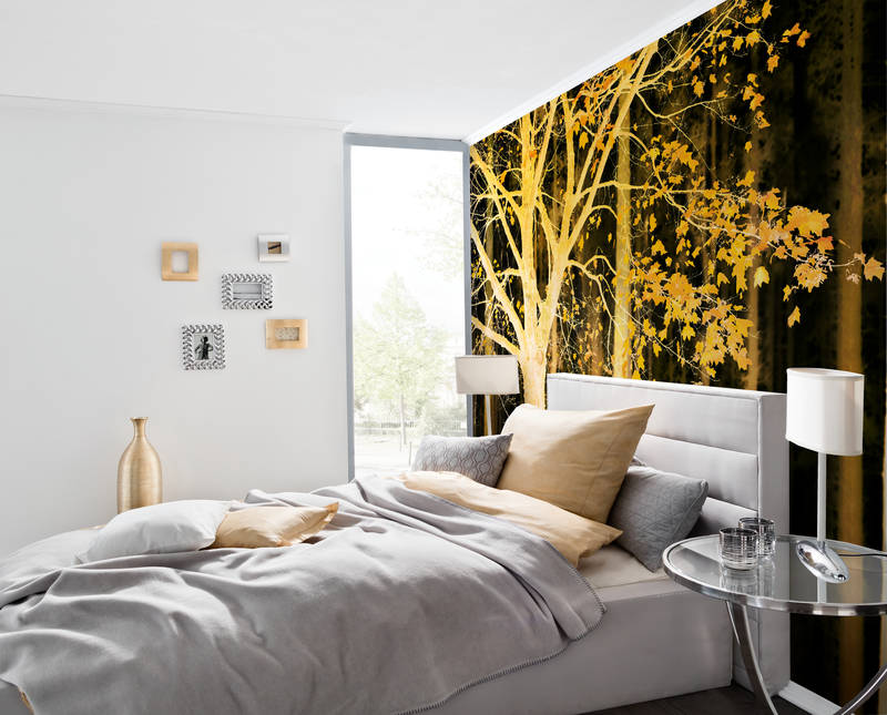             Wald Flair Fototapete – Vliestapete mit leuchtendem Baum Motiv – Gelb, Schwarz
        