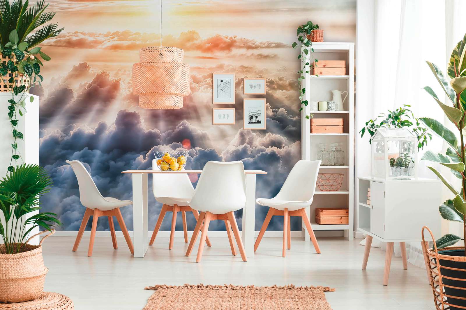             Fototapete Himmel mit Sonnenschein und Wolken – Orange, Grau, Blau
        