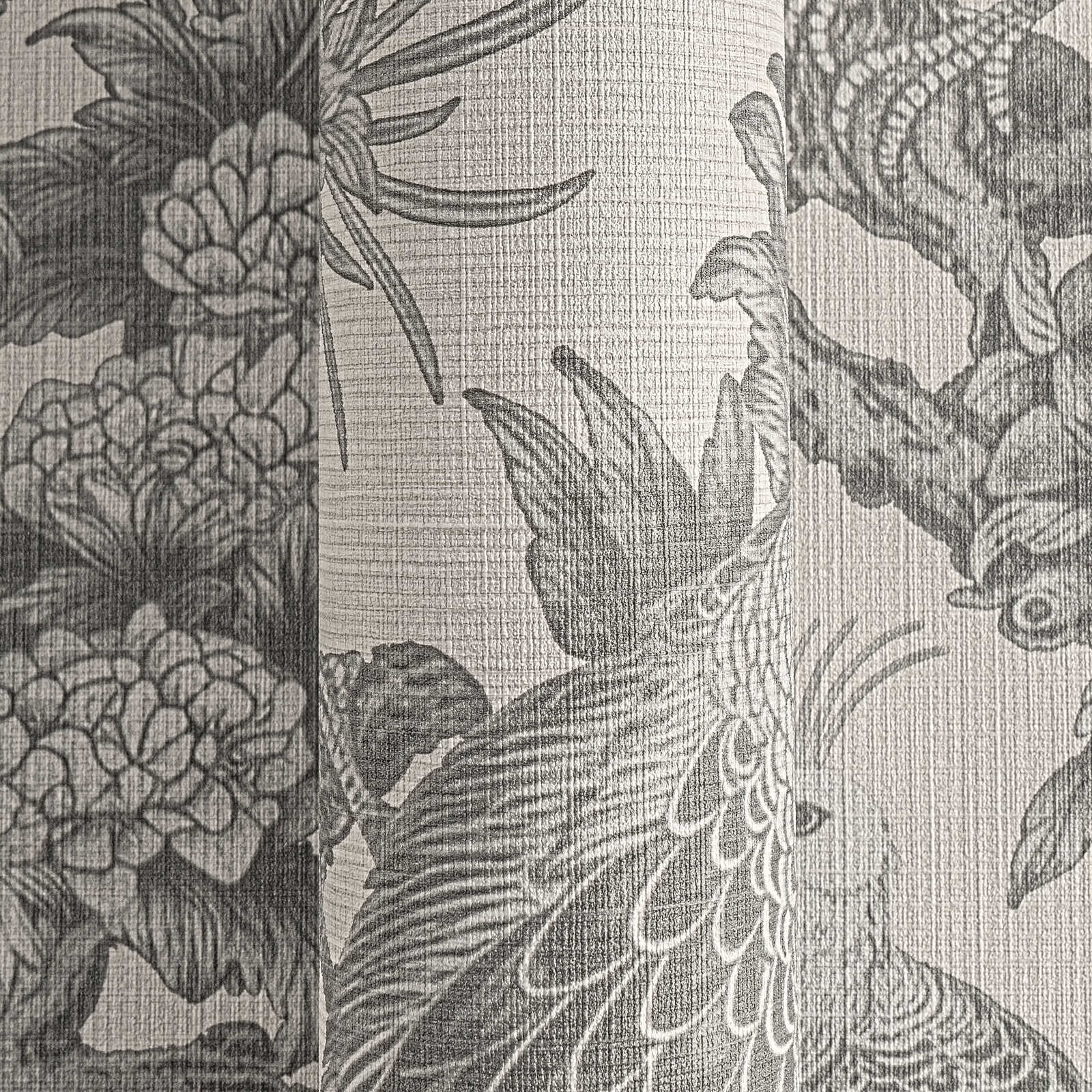             Blumenmuster im englischem Landhausstil mit Vögeln als Vliestapete von MICHALSKY – Grau, Beige
        