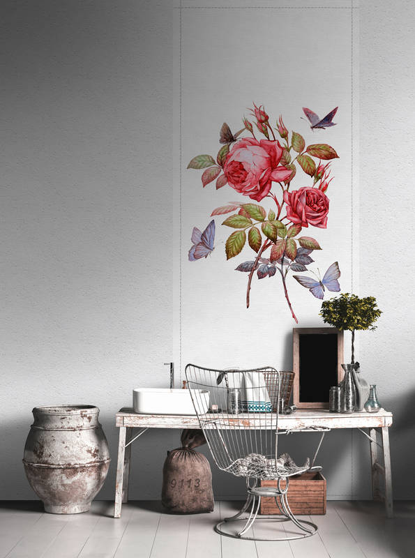             Spring panels 1 - Digitaldruck mit Rosen & Schmetterlingen in gerippter Struktur – Grau, Rot | Premium Glattvlies
        