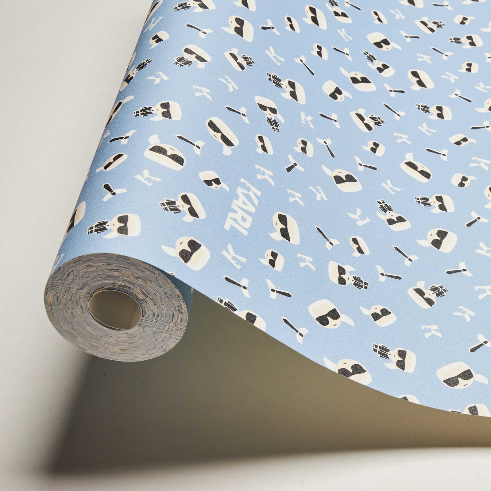             Karl LAGERFELD Mustertapete Ikonik Karl – Blau
        