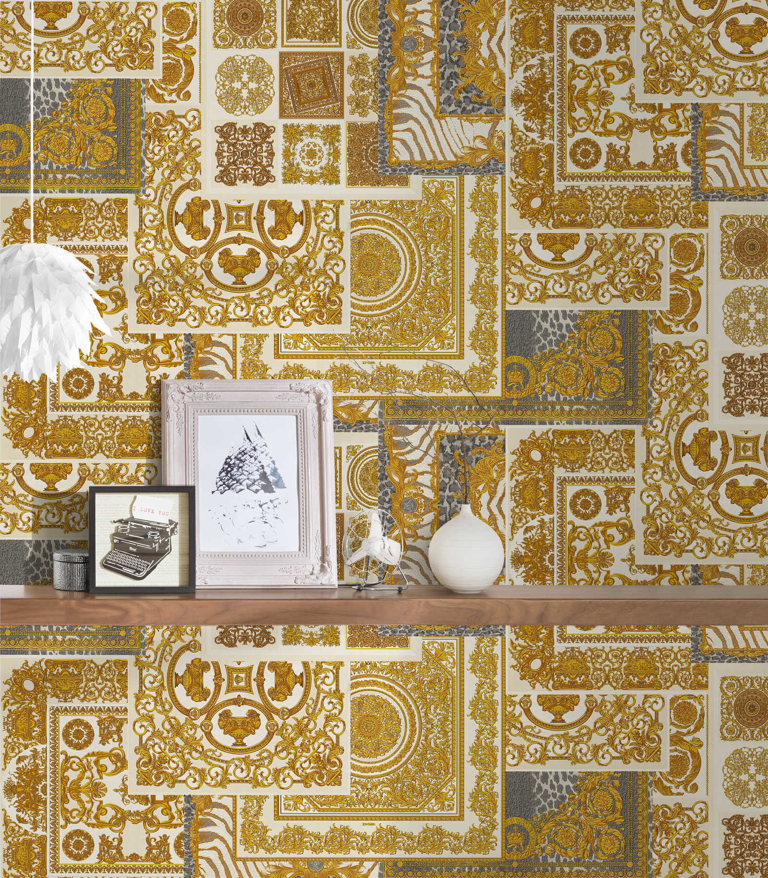             VERSACE Home Tapete Barock-Details & Animal Print – Gold, Silber, Creme
        