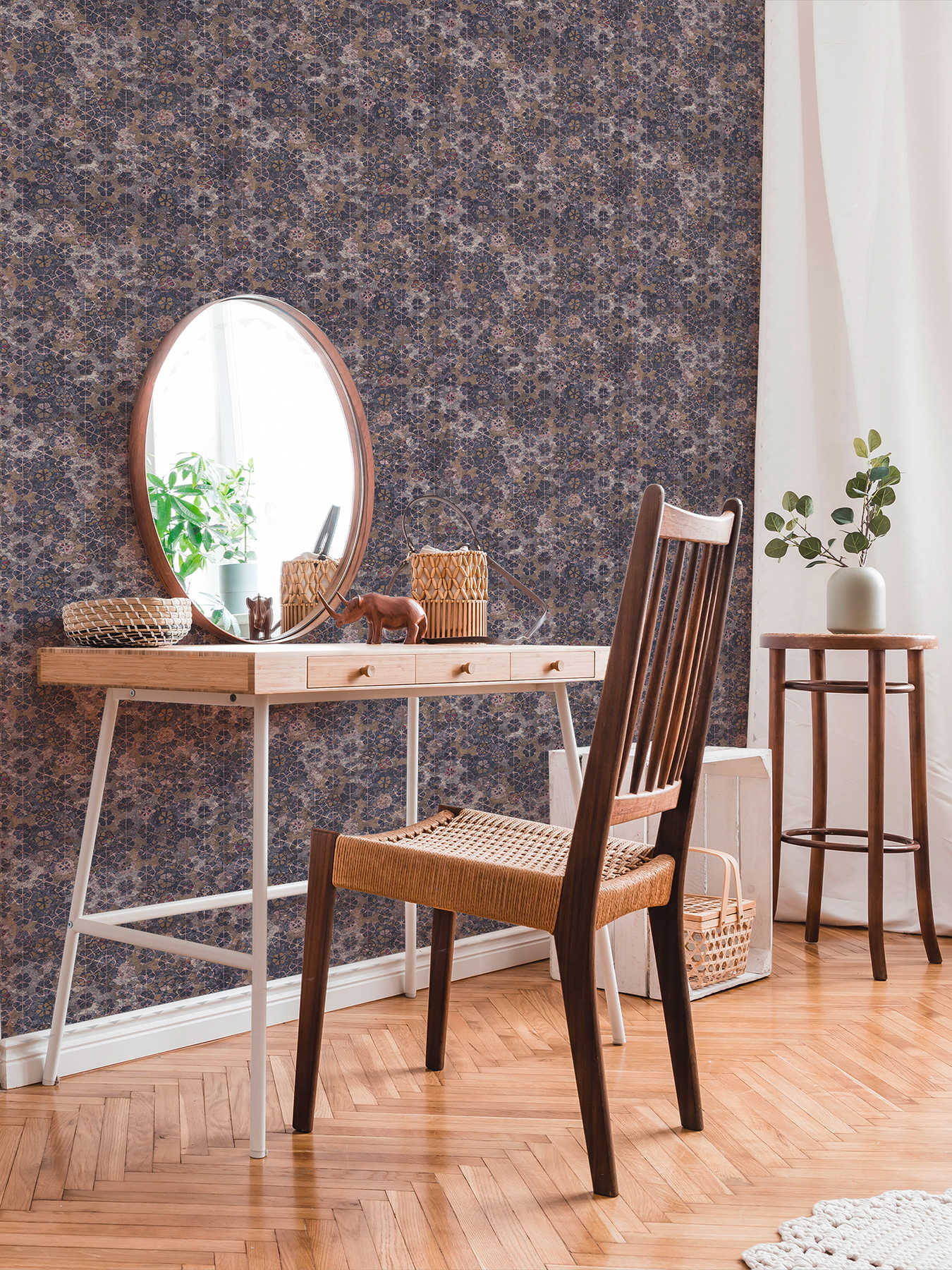             Papier peint intissé aspect carrelage avec reflets dorés - violet, marron
        