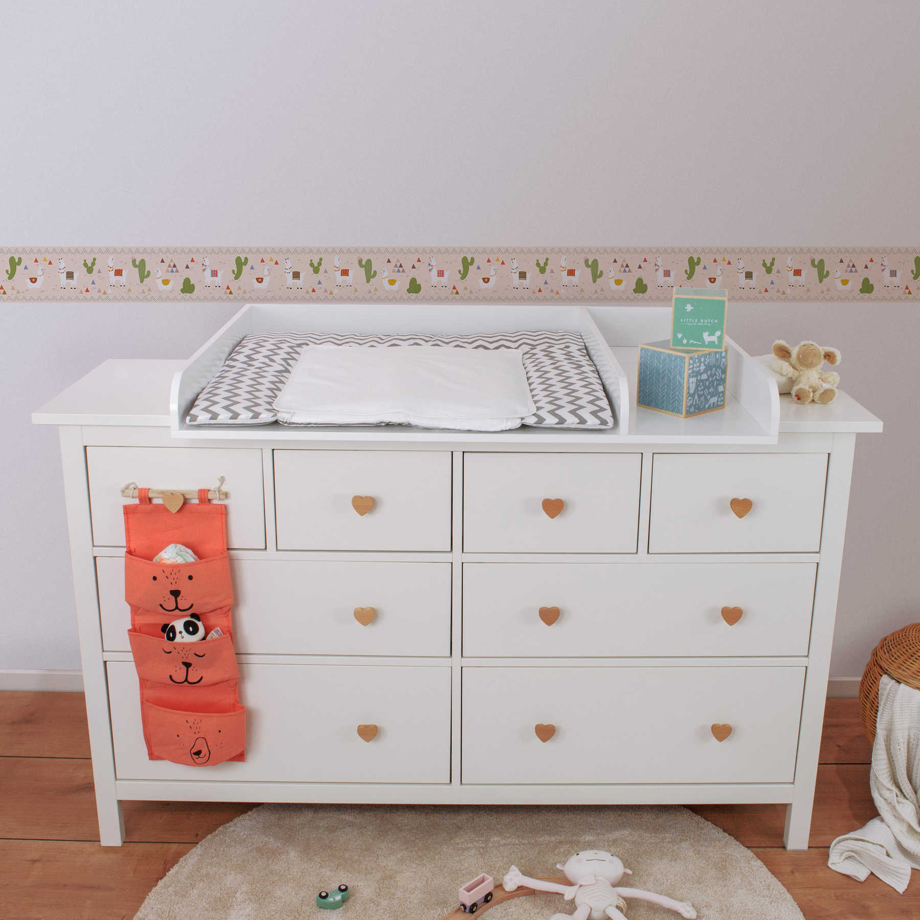             Aufregende Kinder Bordüre "Lamas in ihrem Zuhause" – Beige, Grün, Rot
        