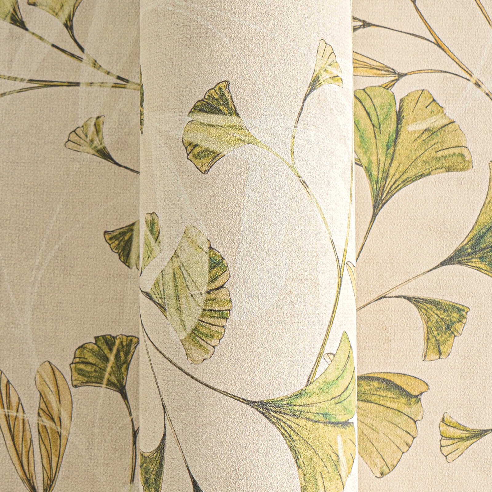             Helle und harmonische Vliestapete mit natürlichem Blätterrankenmuster, ebenmäßig strukturiert – Vreme, Grün
        