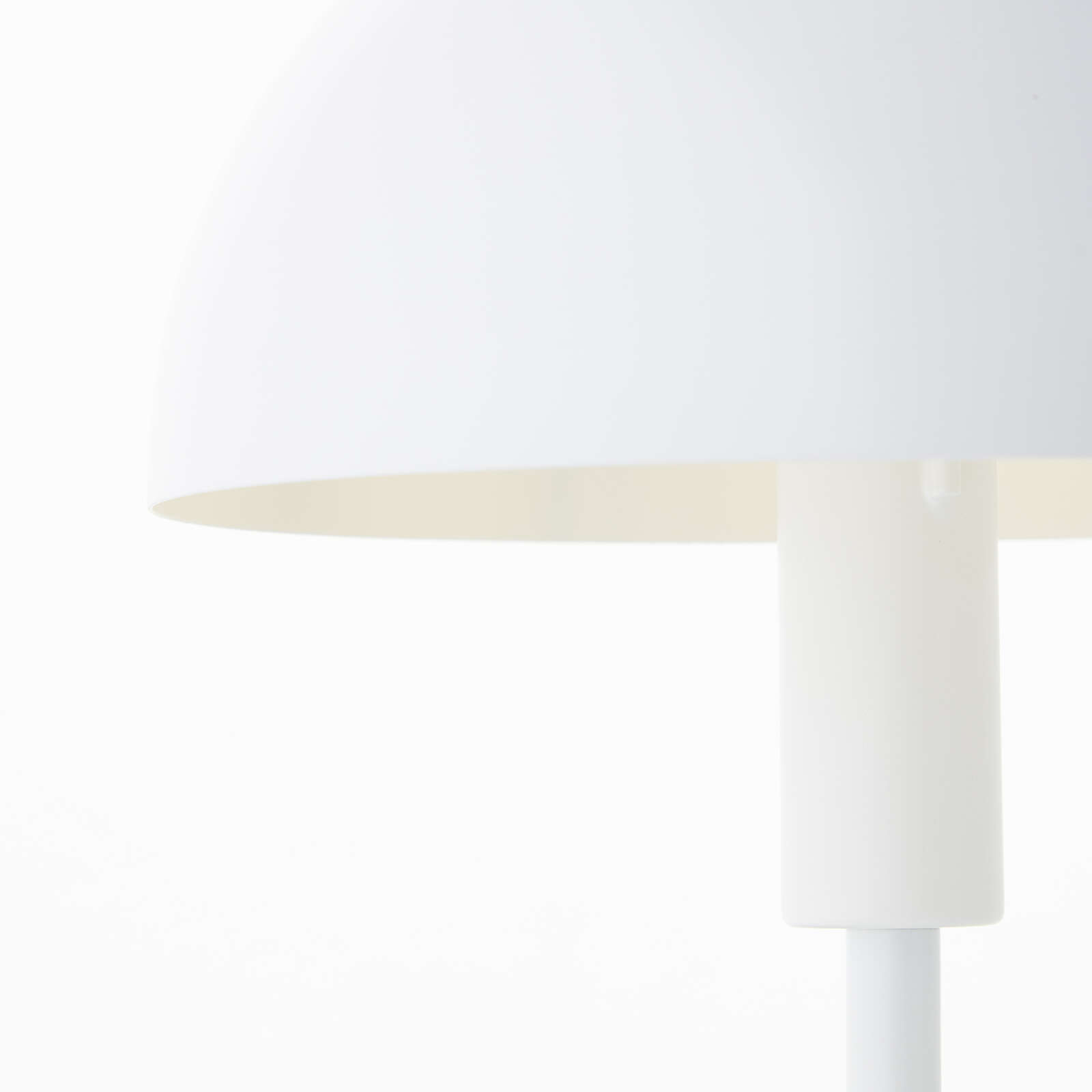             Metal table lamp - Lasse 3 - White
        
