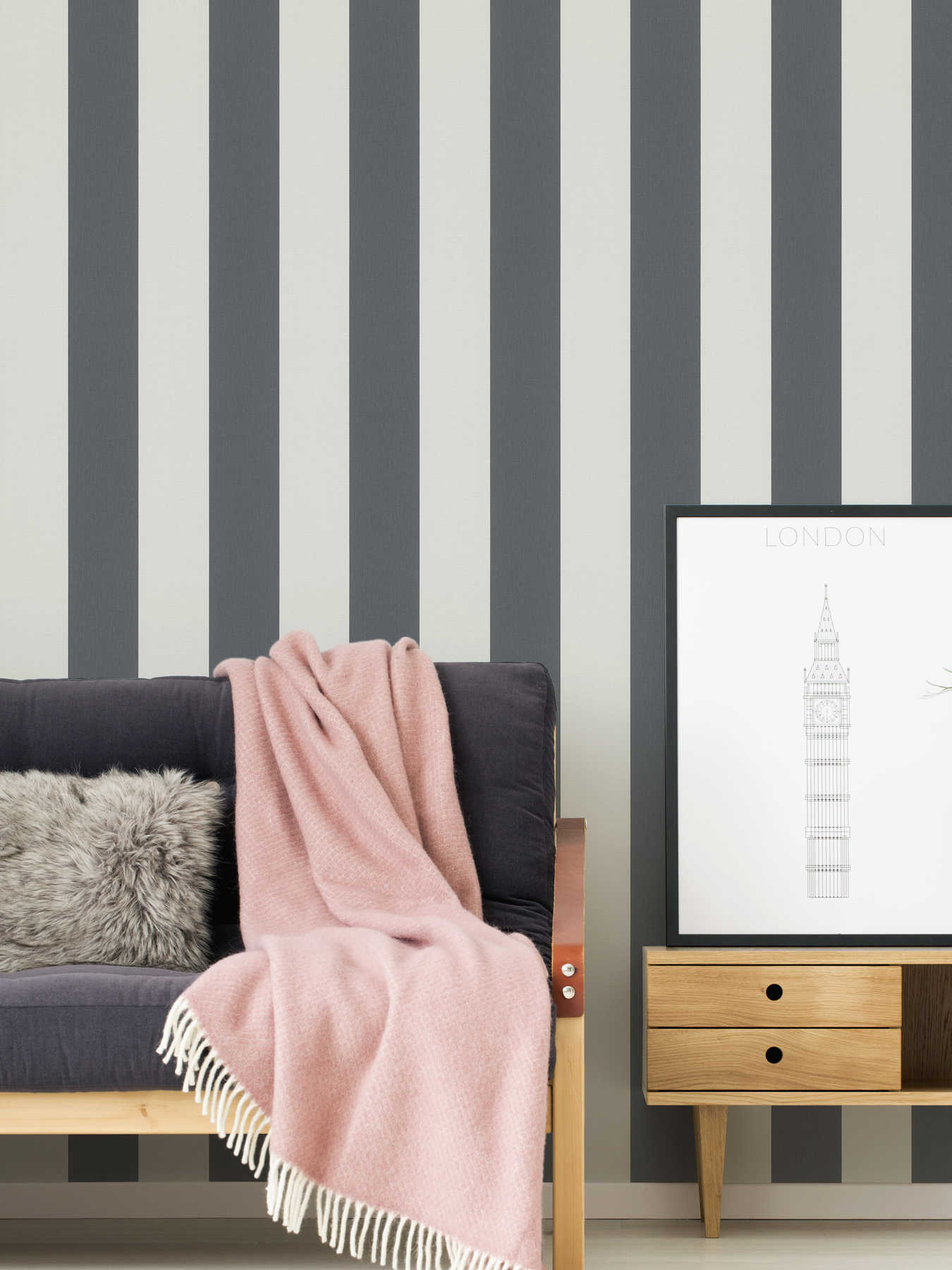 Strukturierte Vliestapete mit Streifenmotiv in einem zeitlosen Design – Grau, Weiß