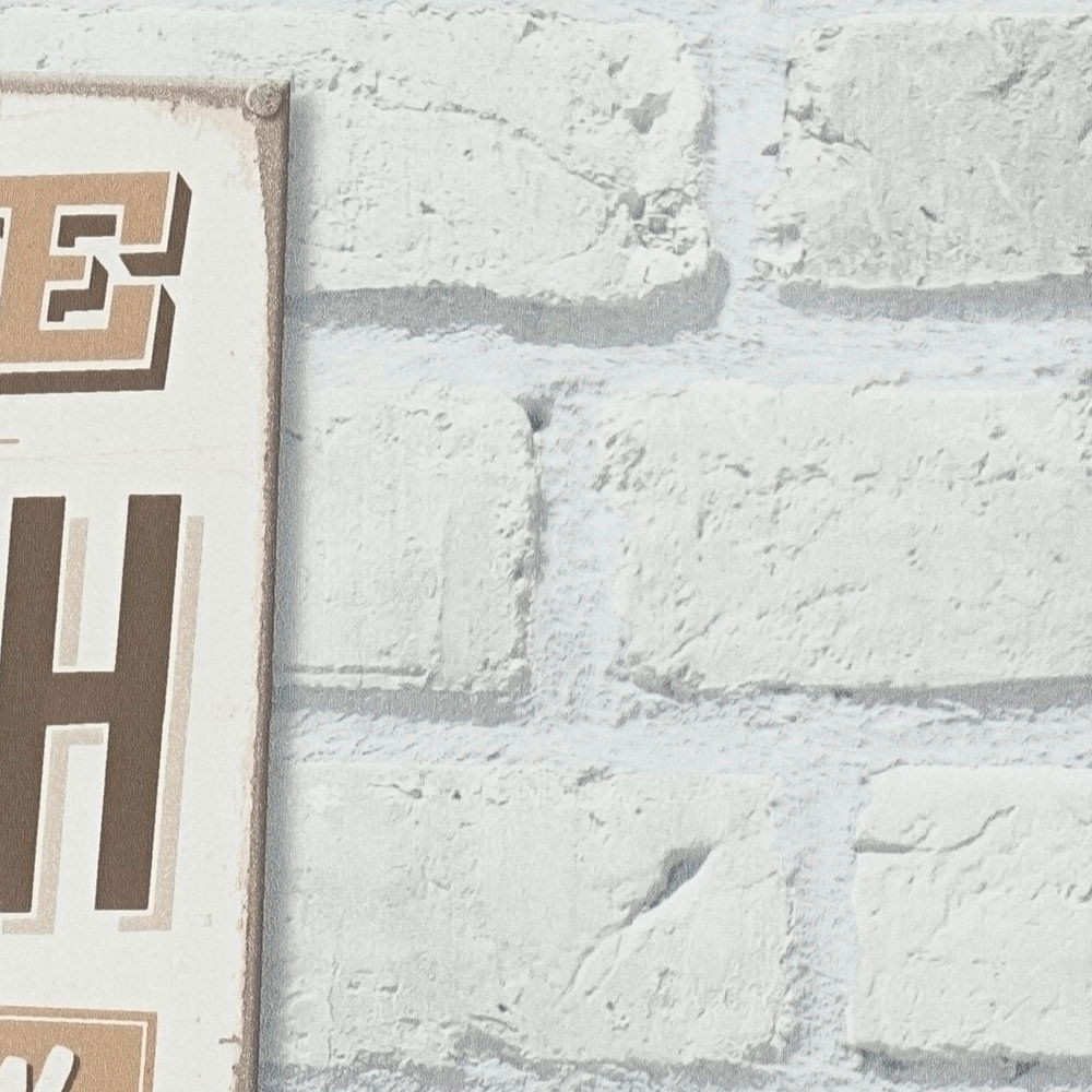             Selbstklebende Tapete | Weiße Ziegelmauer mit Reklameschildern
        